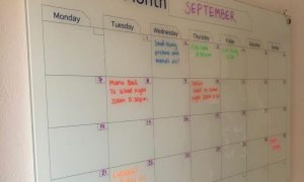 Ideas para pizarras de vidrio destaca tu oficina con elegancia