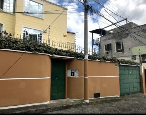Fachada de pizarras visual en quito, fabricantes de pizarras en ecuador